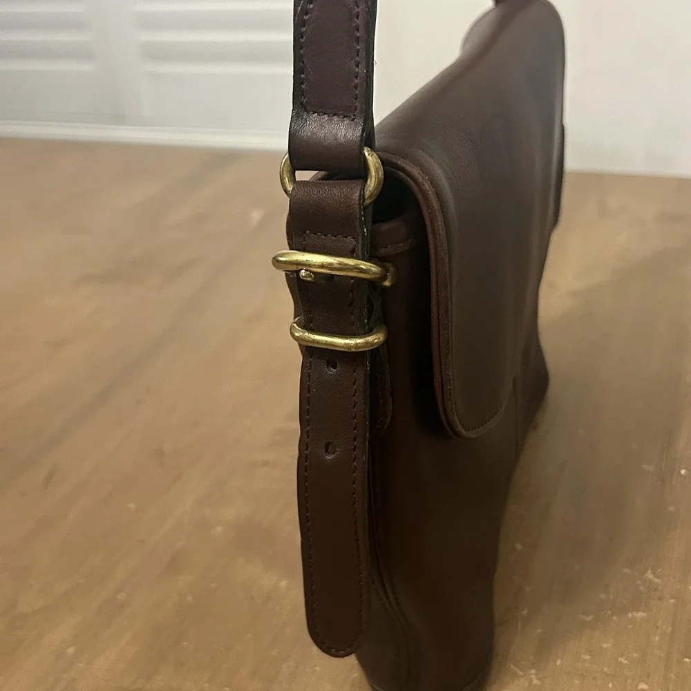 Coach Legacy Equestrian Flap Crossbody 90's Brown Leather Purse A8B-9807‎ USA
